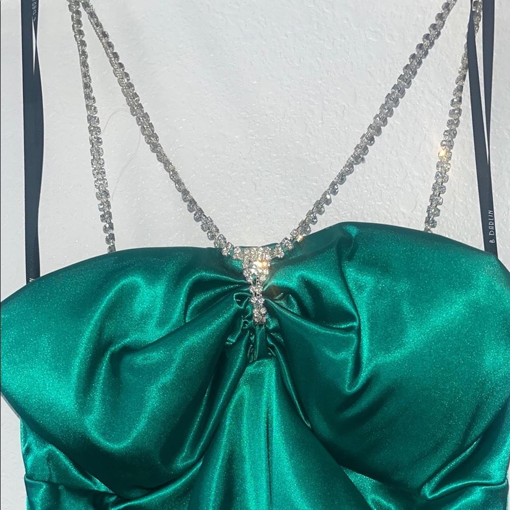 Elegant Green Satin Dress - Picture 5 of 5